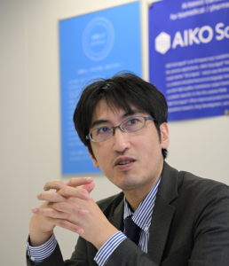 早川 威士 氏