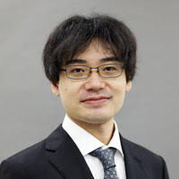 菅原 朔 氏