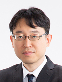 岡﨑 直観氏