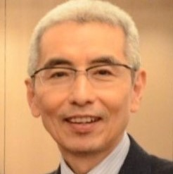津山 逸 氏
